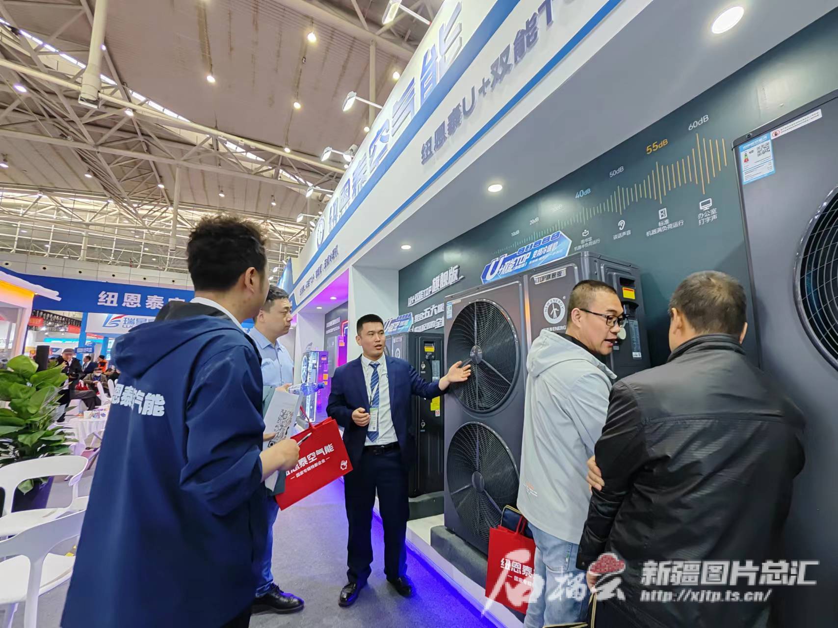 2024新疆暖通展览会开幕 国际专业买家团队首次到场 空气能设备“唱主角”(图1)