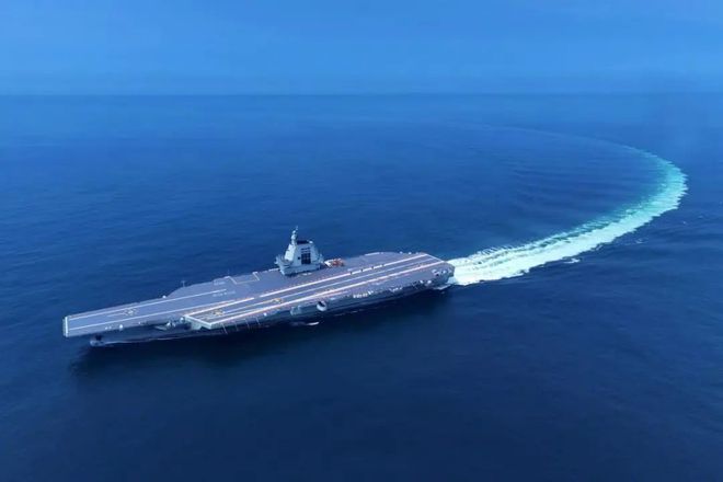 平衡亚太军力世界和平再添新力量中国航母顺利试航归来(图1)